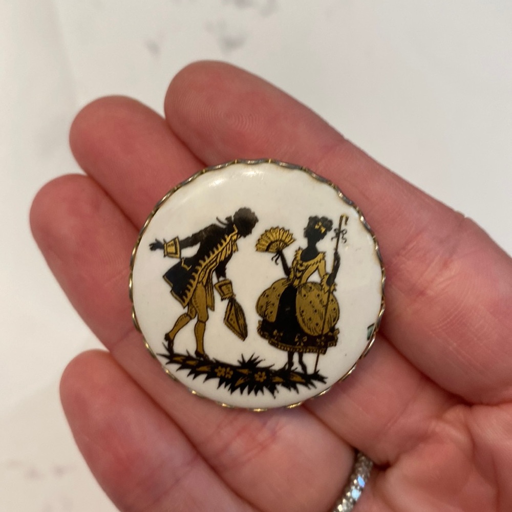 Silhouette style brooch